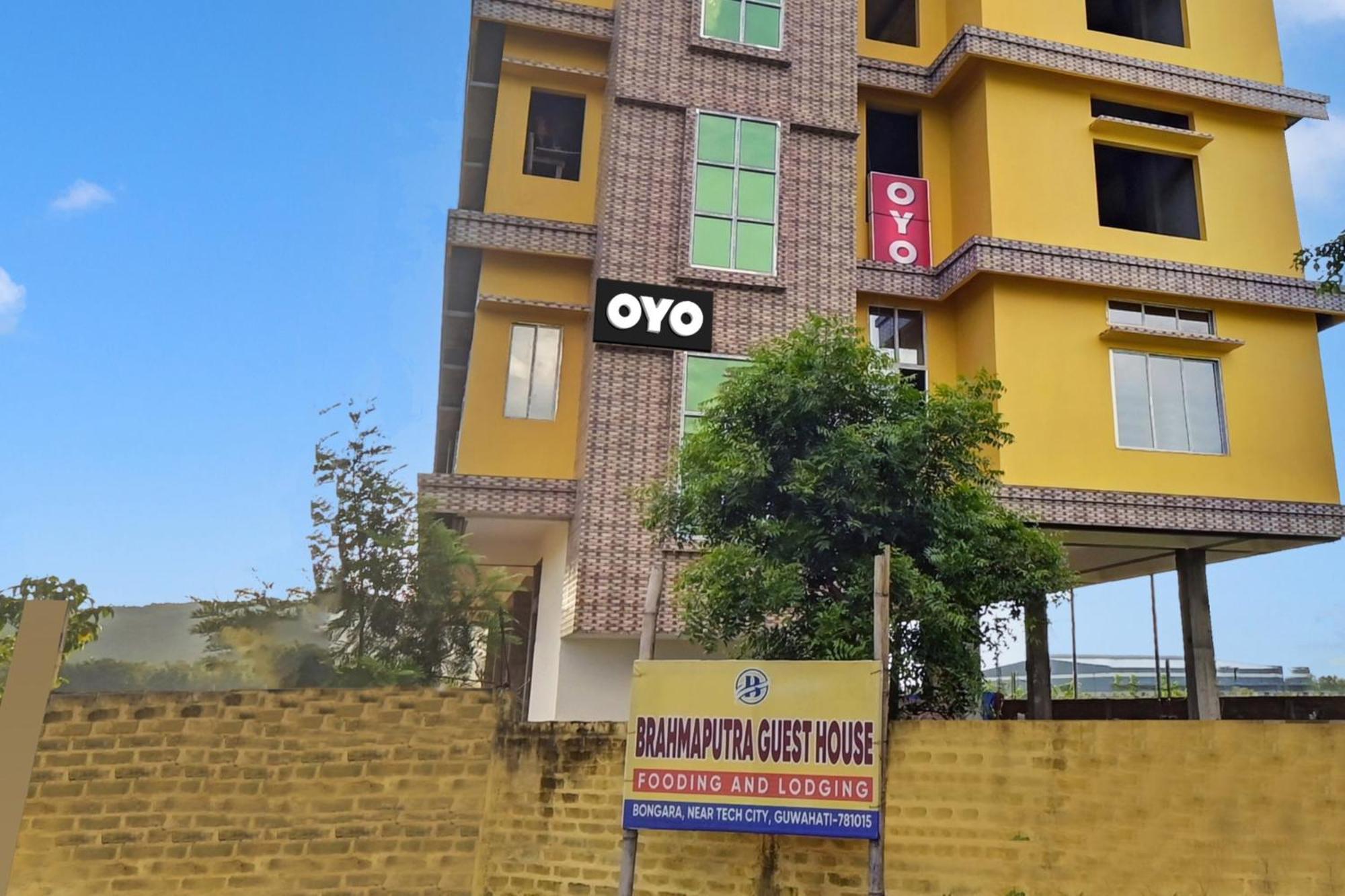 Oyo Flagship The Brahmaputra Homestay Guwahati Exterior foto